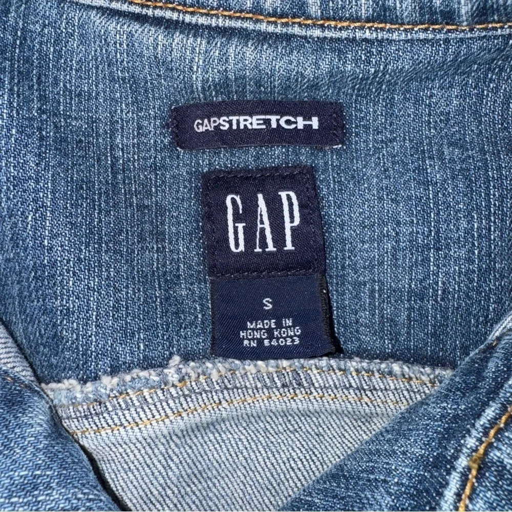 GAP Kids Small Faded Denim Trucker Jean Jacket 2000’s - Picture 3 of 6